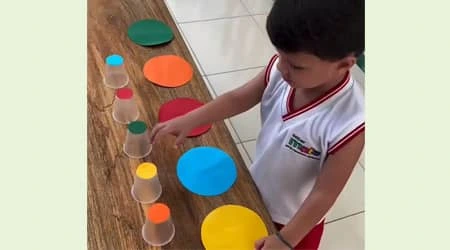 Renkli Bardak Eşleştirme Etkinliği